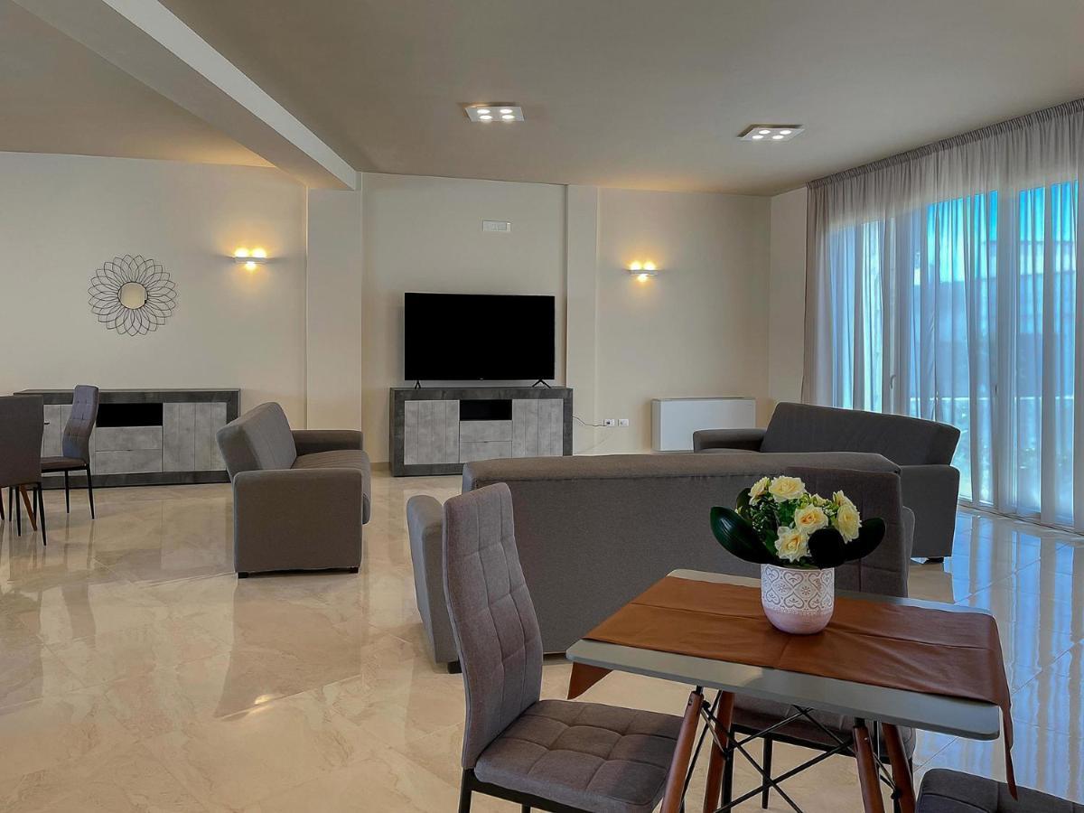 Karpignàna Hotel Carpignano Salentino Esterno foto